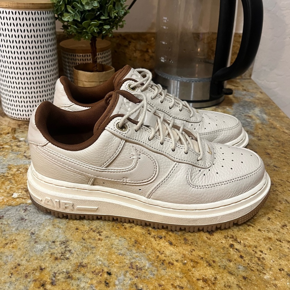 Men's Cream and Brown Leather Low-Top Sneakers